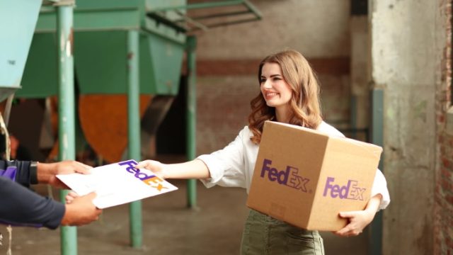 81% покупателей в электронной коммерции ожидают доставку на дом — отчет FedEx