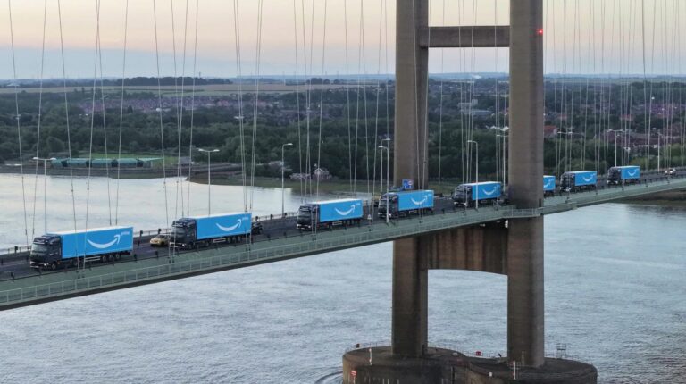 Amazon ускоряет электрификацию автопарка в Великобритании, запуская рекордное число электрических грузовиков