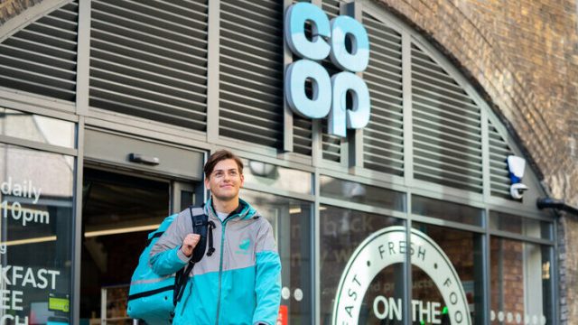 Co-op и Deliveroo Express объединились для быстрой доставки продуктов