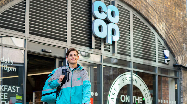 Co-op и Deliveroo Express объединились для быстрой доставки продуктов