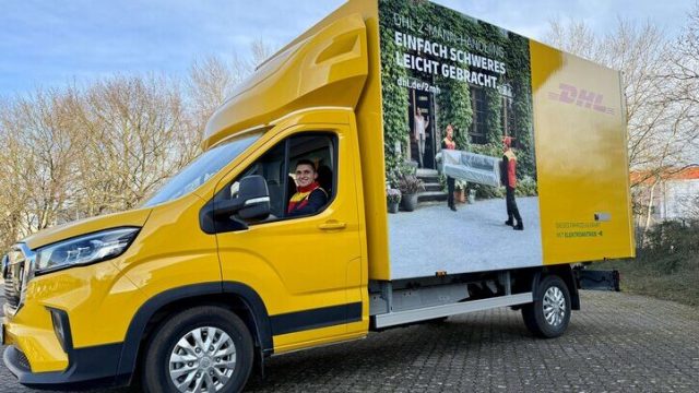 DHL 2-Mann-Handling расширяет парк электромобилей для доставки на последней миле