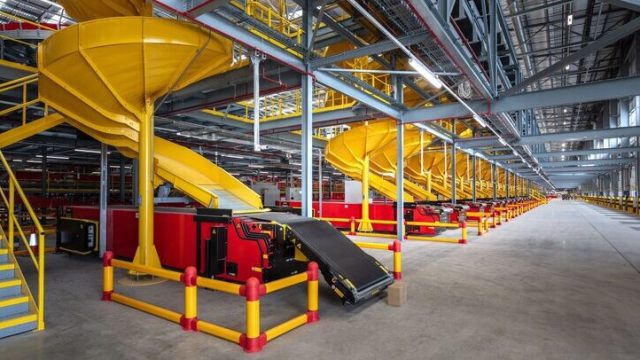DHL eCommerce расширяет логистические возможности в Великобритании благодаря современному сортировочному центру