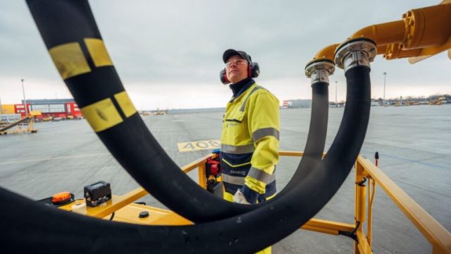DHL и IAG Cargo расширили соглашение о поставках экологичного авиационного топлива
