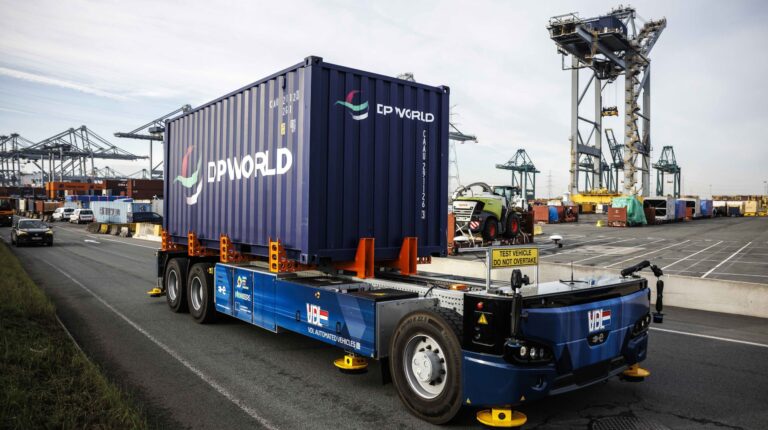 DP World испытала беспилотную машину в условиях действующего терминала в Антверпене