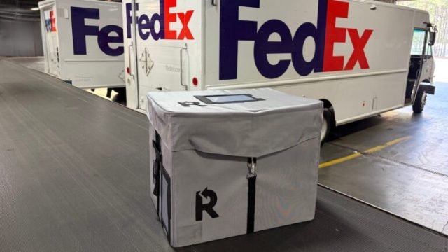 FedEx запустила систему многоразовых коробок для B2B-отправлений совместно с Returnity