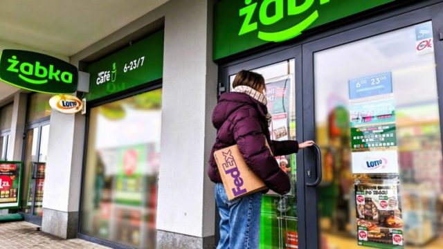 FedEx расширила сеть пунктов выдачи и отправки посылок в Польше благодаря партнёрству с Żabka