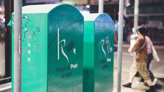 Hongkong Post приостанавливает доставку отправлений в США, обвиняя страну в давлении