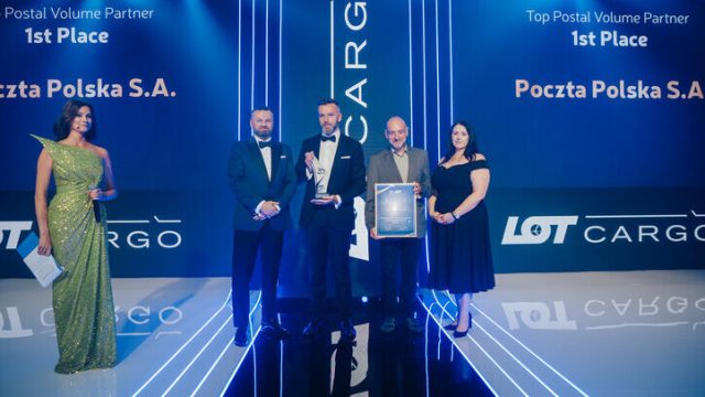 Lot Cargo вручила Poczta Polska первую премию за перевозку посылок и писем