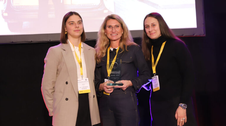 Omniva получила награду Service Provider of the Year на Parcel and Postal Technology International Awards 2025