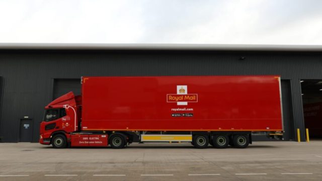 Royal Mail запустила первый парк электрических грузовиков на сортировочных узлах