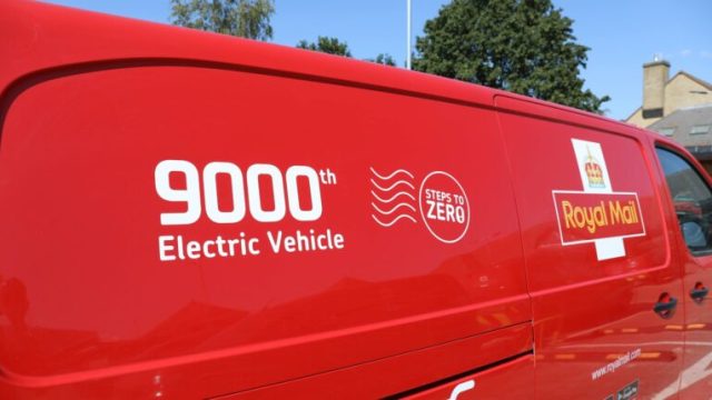 Royal Mail представила 9 000-й электрический фургон в отделении доставки в Колчестере
