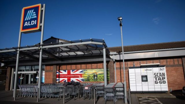 Aldi протестирует постаматы InPost у своих магазинов