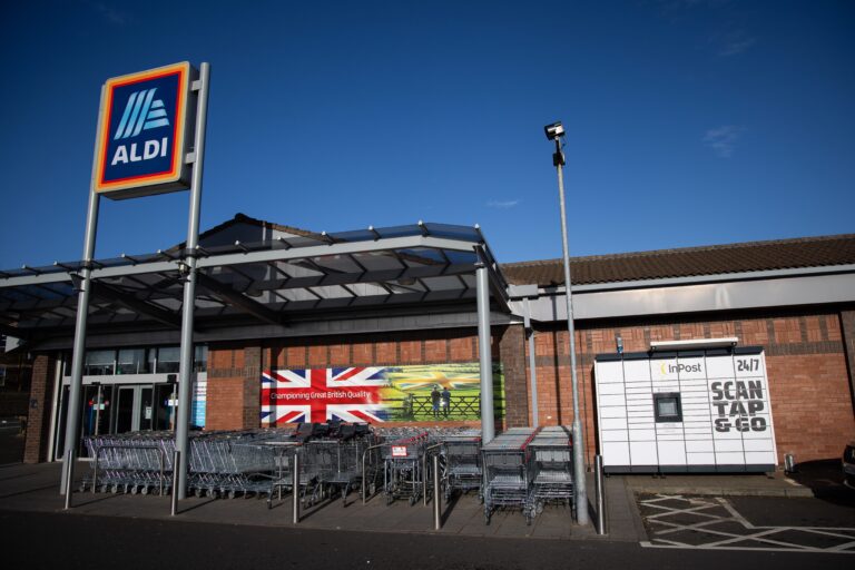 Aldi протестирует постаматы InPost у своих магазинов