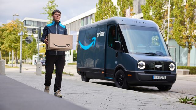 Amazon выводит электрические фургоны Rivian для доставки в Европе