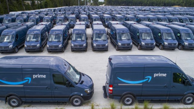 Amazon заказала 20 000 брендированных фургонов Sprinter для партнёров по доставке