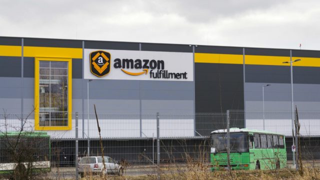 Amazon запустила доставку заказов в автомобили в США
