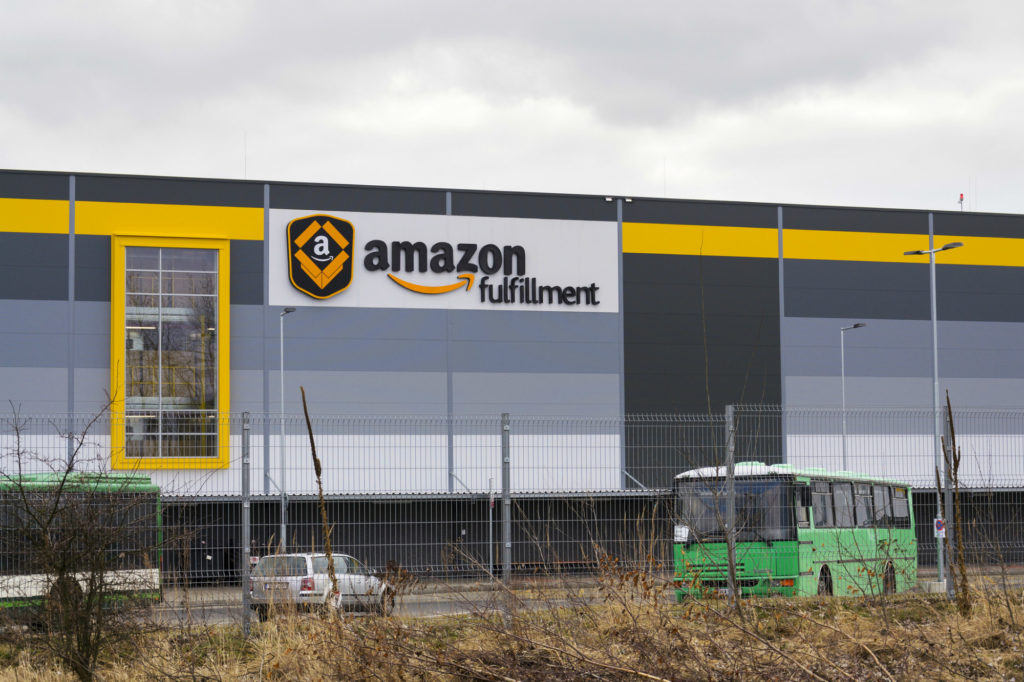 Amazon запустила доставку заказов в автомобили в США
