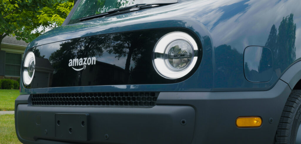 Amazon представляет электрические доставочные автомобили Rivian