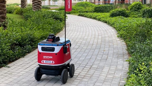 Aramex испытала доставку дронами и роботами в Дубае