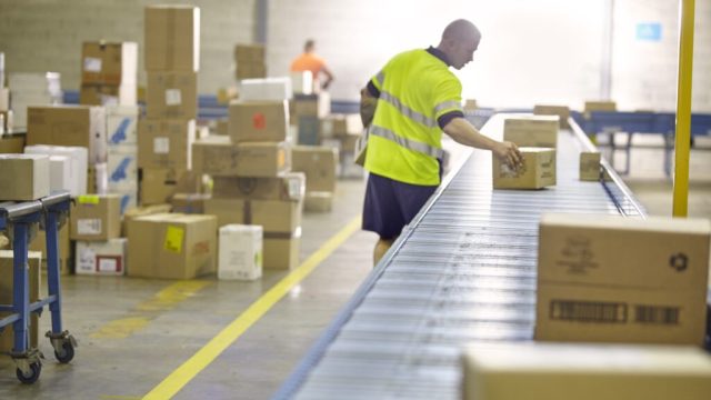 AusPost наймёт ещё несколько тысяч сотрудников из-за роста объёма посылок во время локдаунов