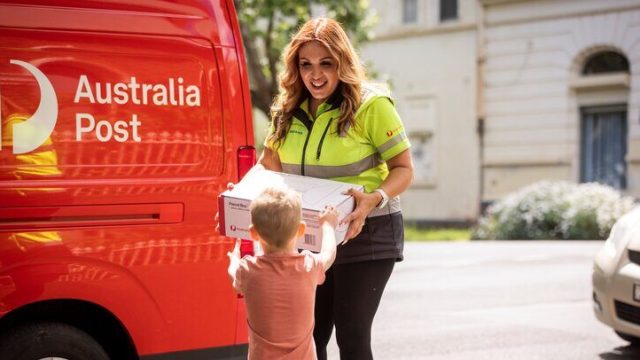 Australia Post возобновила доставку по выходным на период пикового сезона