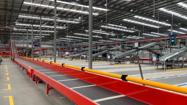 Australia Post открыла в аэропорту Аделаиды сортировочный центр для посылок стоимостью 30 млн австралийских долларов