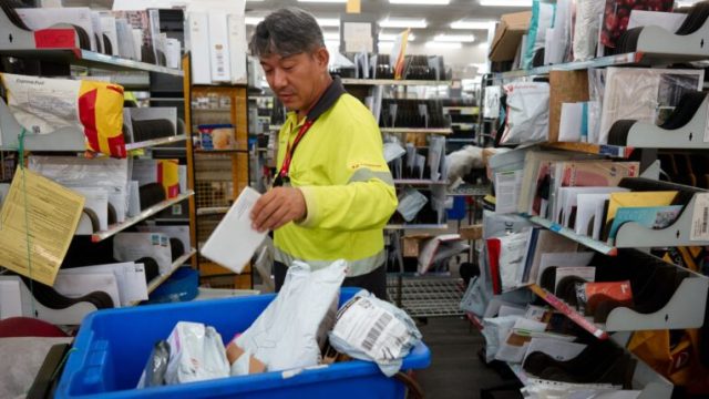 Australia Post представила план по трудоустройству беженцев