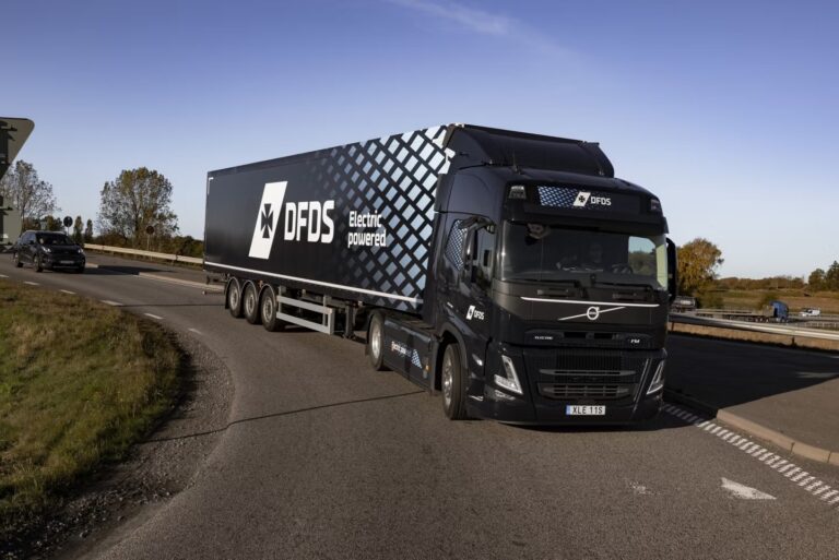 DFDS пополнит парк 100 электрическими грузовиками Volvo