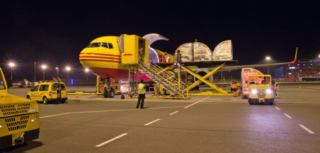 DHL Express запустила для клиентов услугу с использованием экологичного авиационного топлива