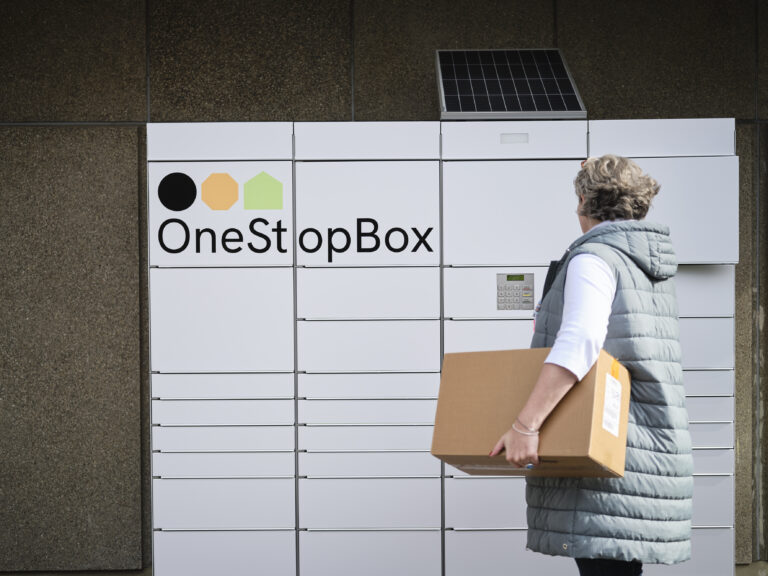 DHL Group запустила открытую сеть почтоматов OneStopBox