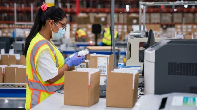 DHL Supply Chain запускает систему оптимизации упаковки на основе ИИ