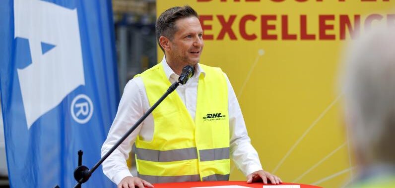 DHL Supply Chain открыла автоматизированный фулфилмент-центр для IKEA