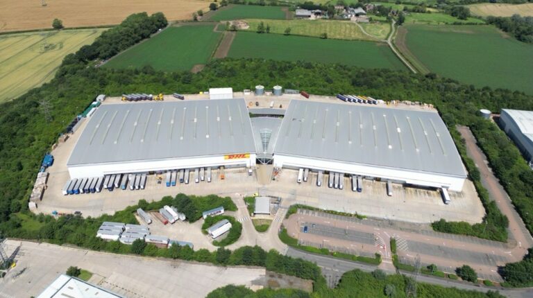 DHL и Cox Automotive открыли крупнейший в Великобритании сервисный центр для аккумуляторов электромобилей
