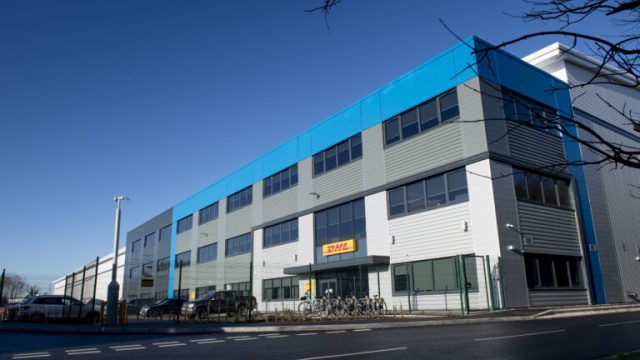 DHL открыла в Великобритании первый углеродно-нейтральный логистический объект
