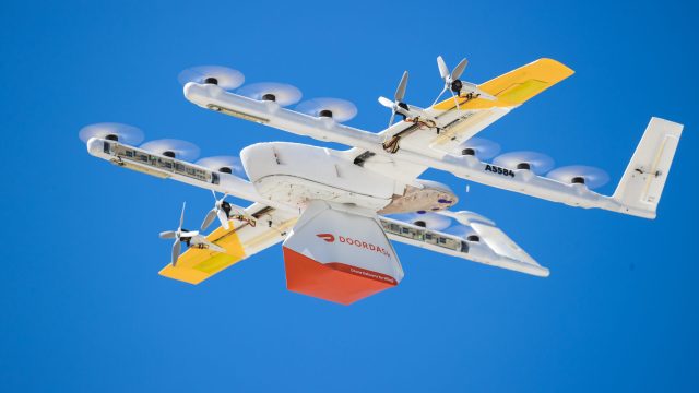 DoorDash и Wing запустили пилотную доставку дронами в США