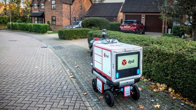 DPD запустила в Великобритании доставку автономными роботами-«локерами»