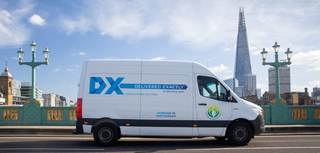 DX запустила электромобили для доставки посылок в Лондоне