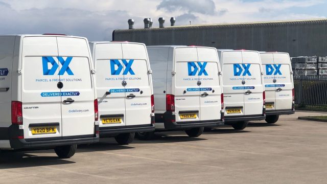 DX открыла первый из восьми новых сортировочных центров для посылок