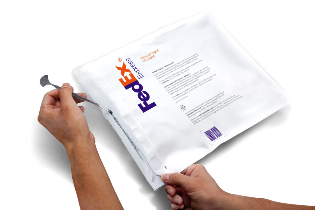 FedEx Express запускает многоразовую упаковку для более экологичной обработки возвратов