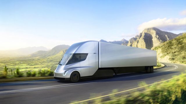 FedEx заказала 20 электрических Tesla Semi и приобрела британскую P2P Mailing