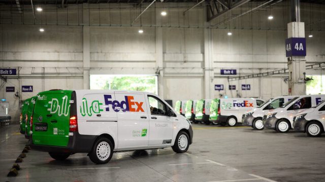 FedEx начал эксплуатацию специально разработанных электрофургонов Mercedes-Benz eVito в Сингапуре