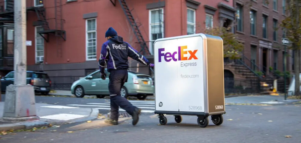 FedEx расширяет пилотную доставку на электрокарах в Нью-Йорке