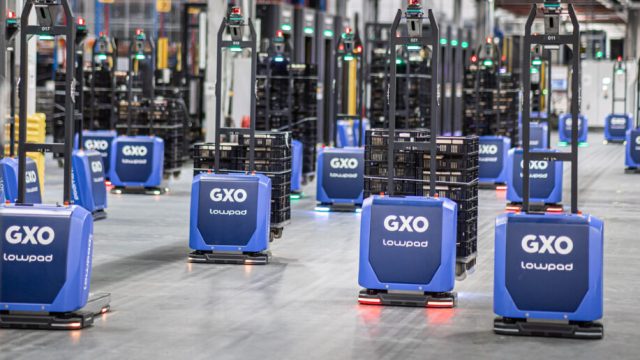 GXO установила мобильных роботов Lowpad на складе продуктов питания и напитков