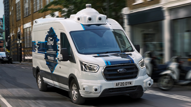 Hermes и Ford начали испытания автономной доставки в Великобритании