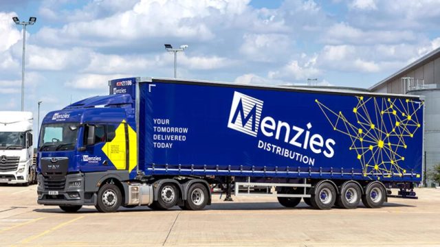 Menzies перерабатывает тенты грузовиков в сумки