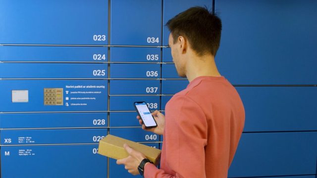 Paysera запускает открытую сеть постаматов на солнечной энергии в Литве