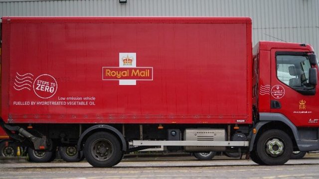 «Royal Mail начинает переход на возобновляемое дизельное топливо для грузовиков»