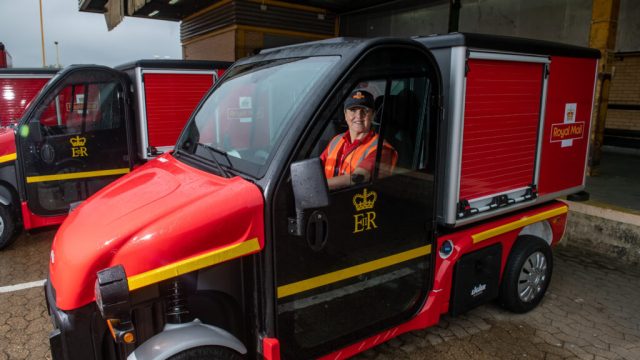 Royal Mail тестирует электрические транспортные средства Paxster и Ligier для доставки