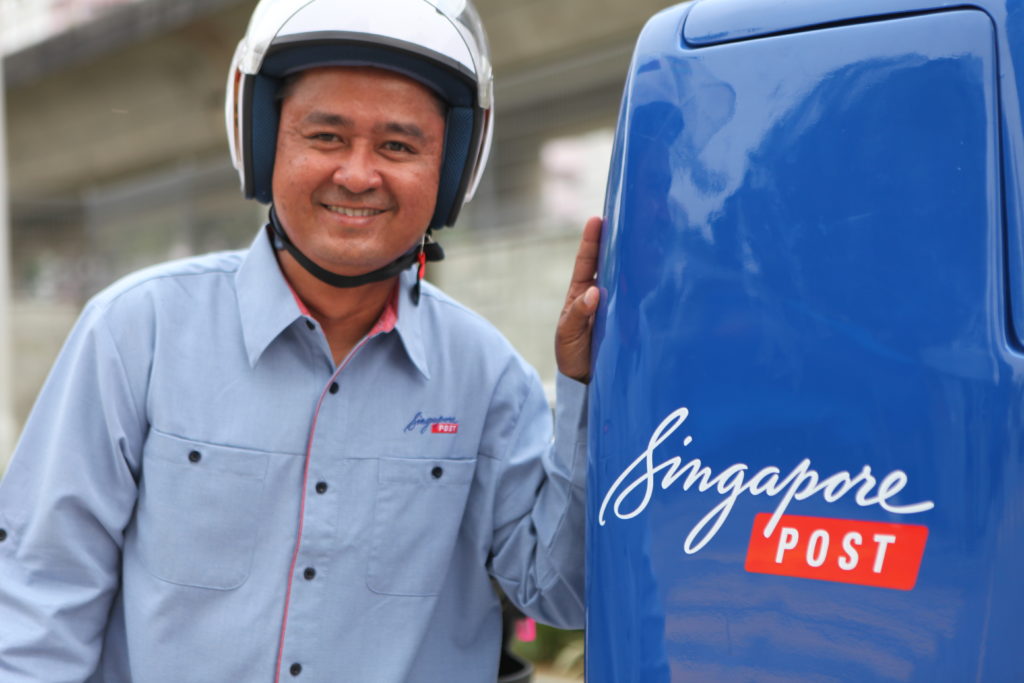 SingPost запустила программу визитов почтальонов к пожилым людям