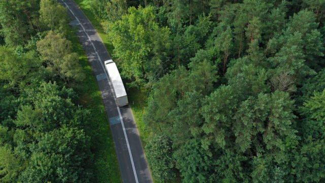 SingPost планирует достичь нулевых выбросов углерода на внутреннем рынке к 2030 году